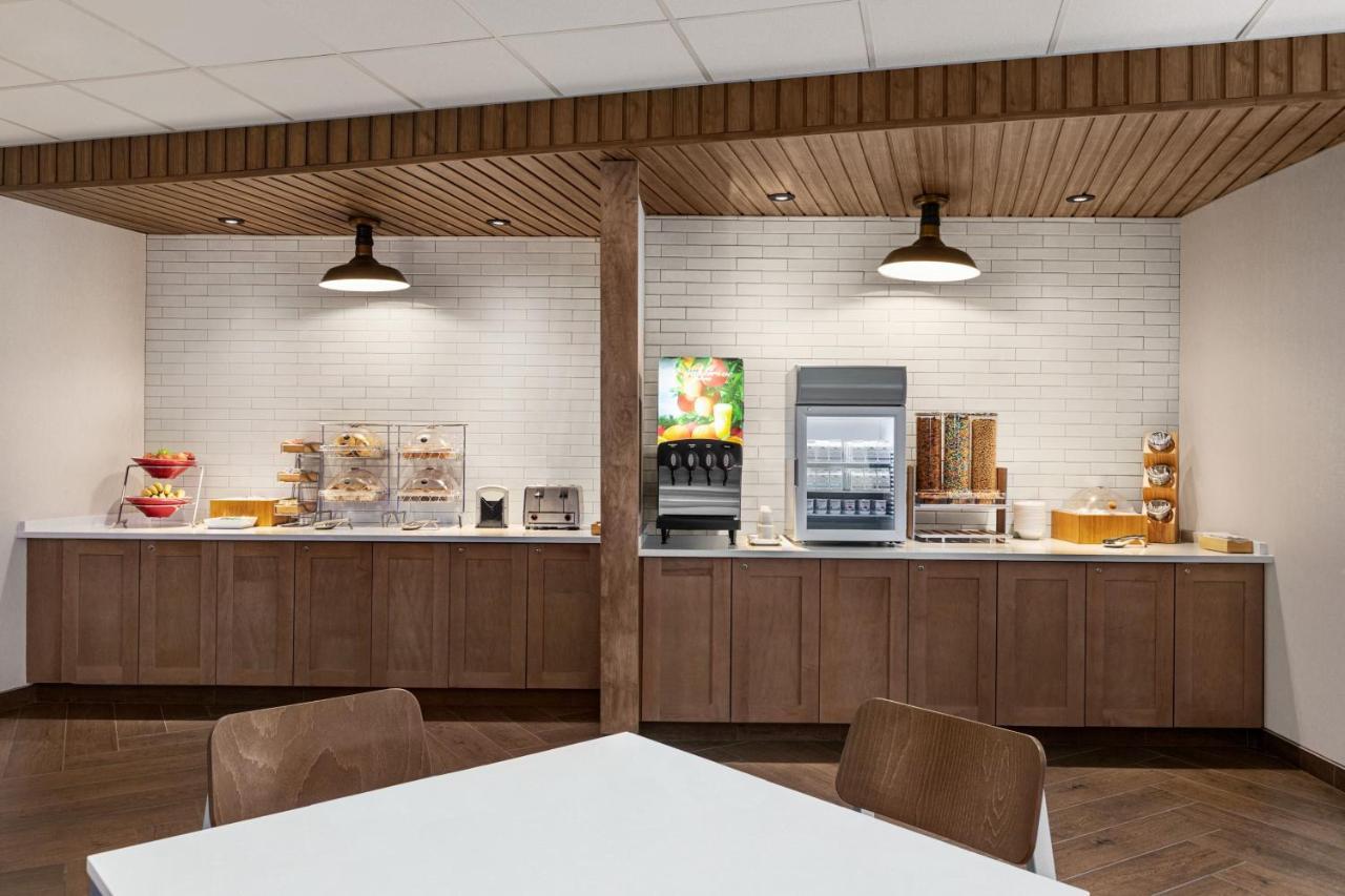 Fairfield By Marriott & Hotel 3*